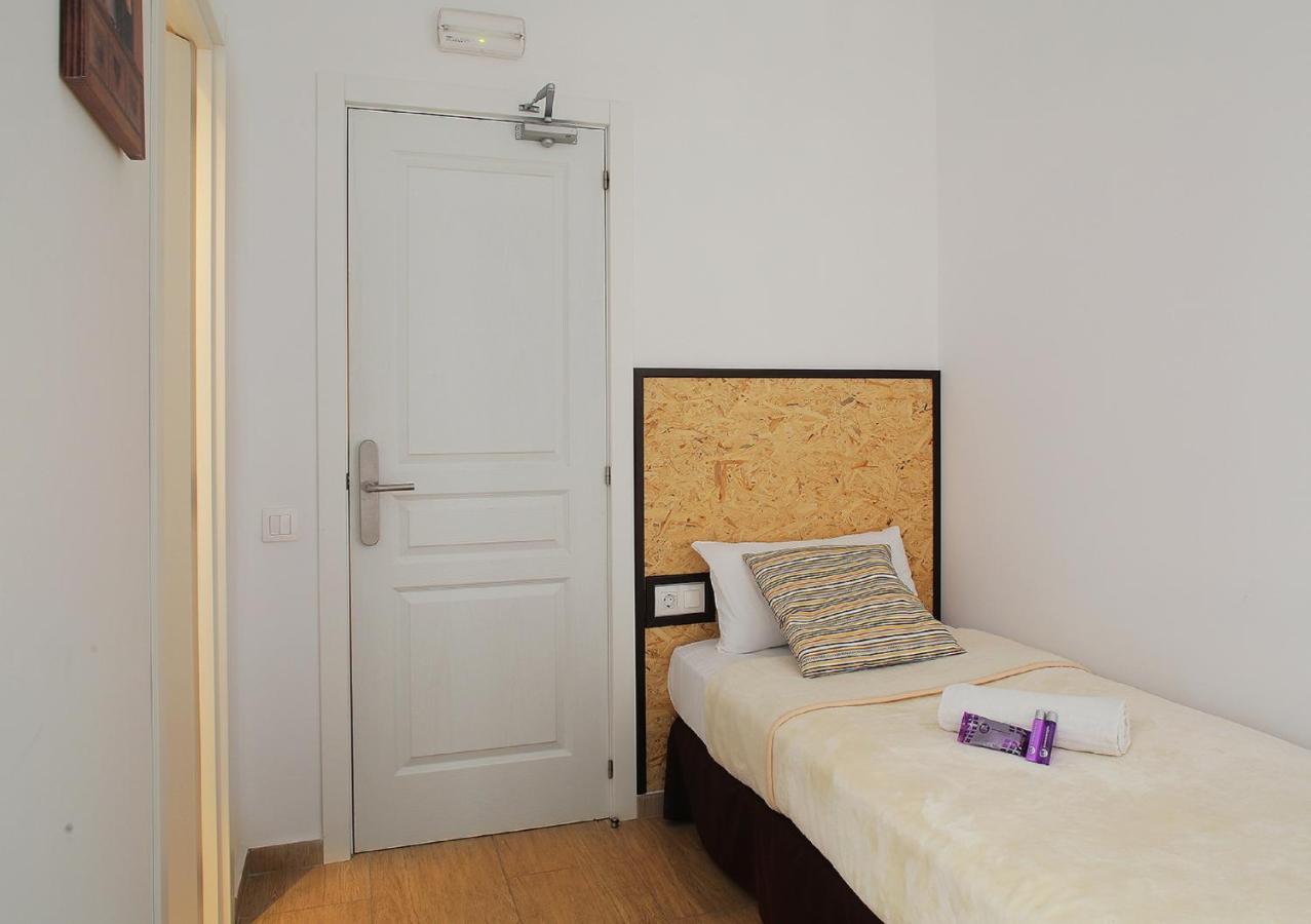 Hostal Balkonis Barcelona Buitenkant foto