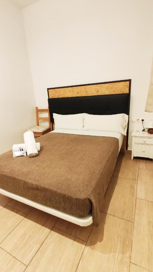 Hostal Balkonis Barcelona Buitenkant foto