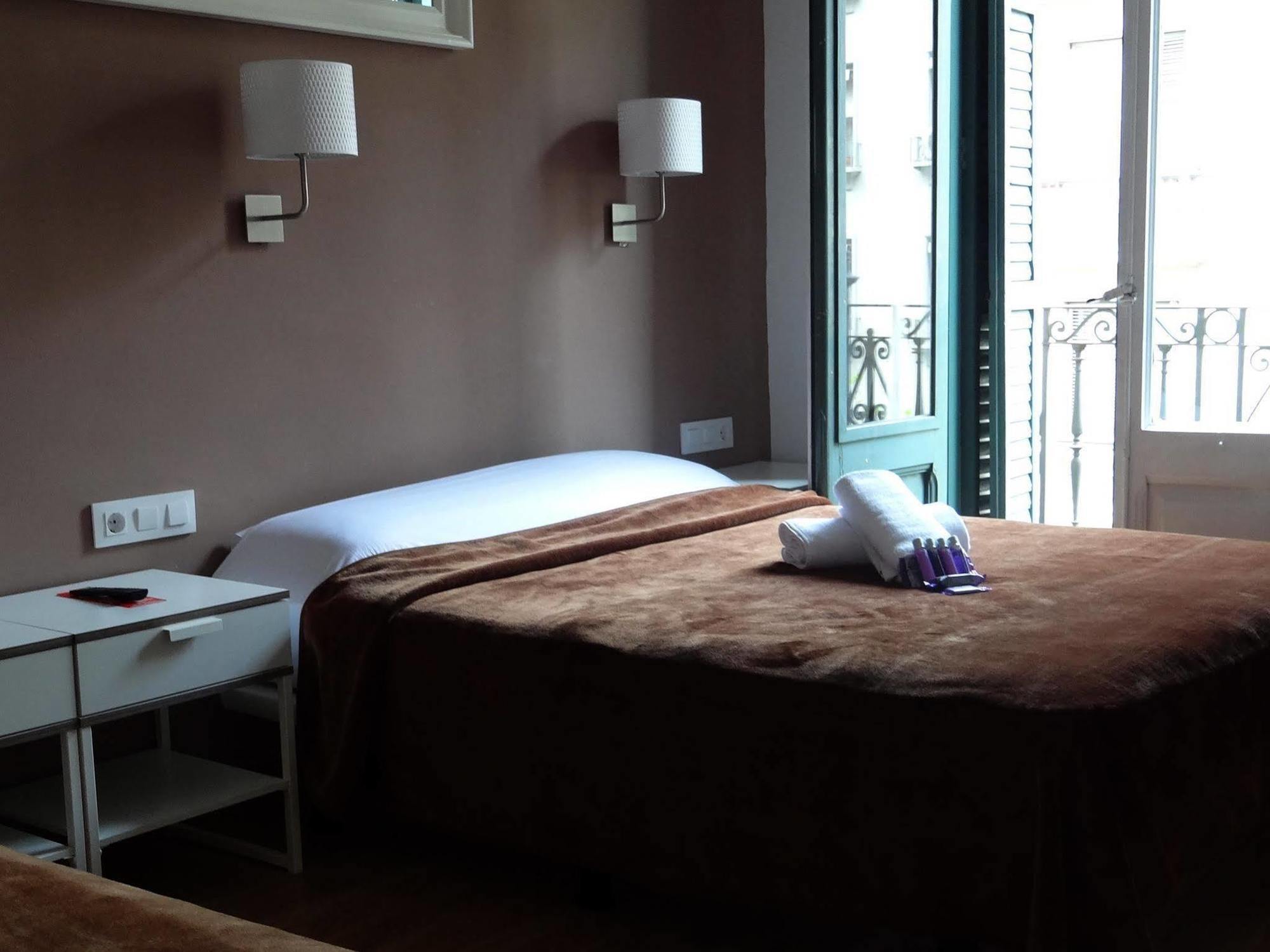 Hostal Balkonis Barcelona Buitenkant foto